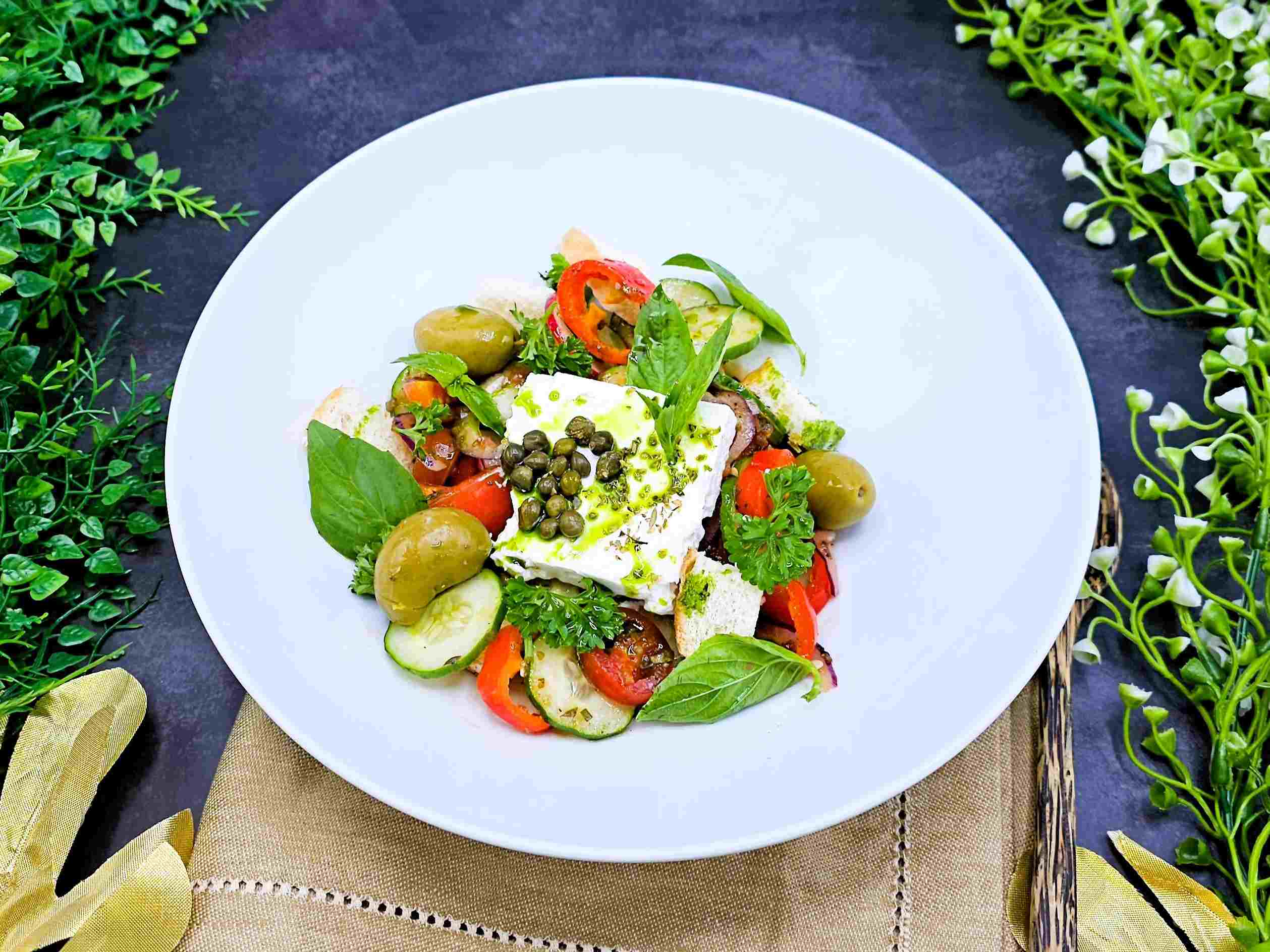 希腊沙拉配自制奶酪